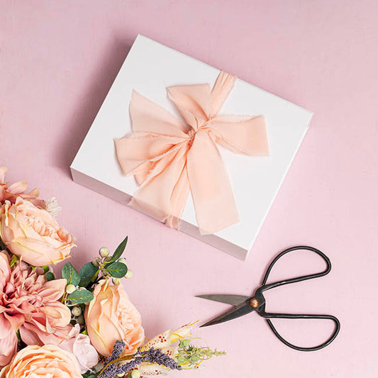 Hamper Gift Box Magnetic Flap Medium White (32x24x9cmH)