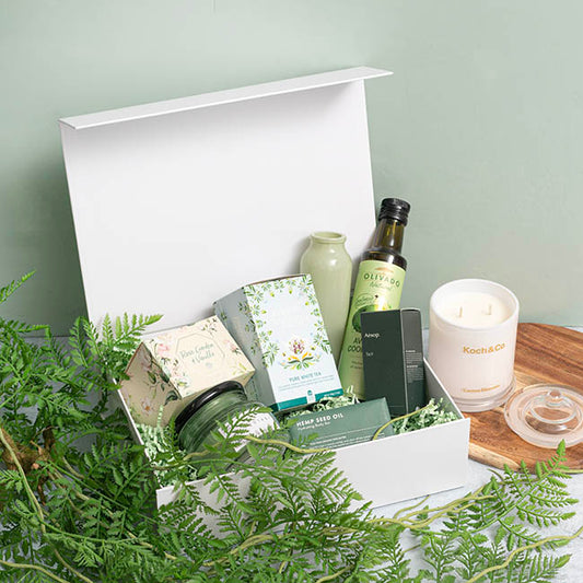 Hamper Gift Box Magnetic Flap Small White (25x20x6.5cmH)