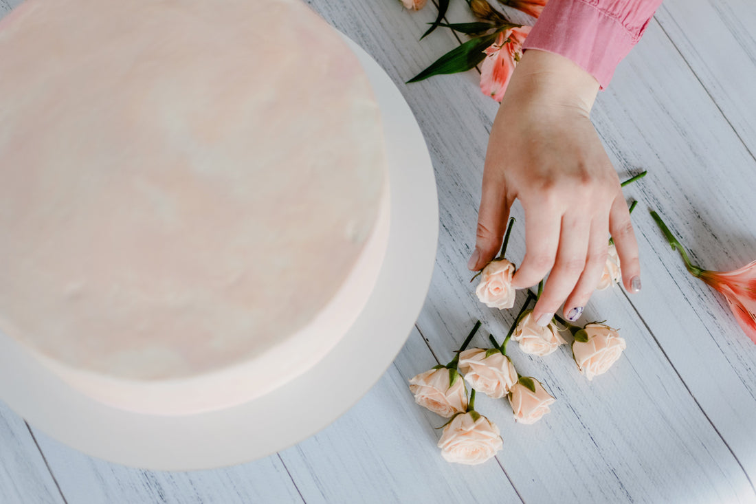 A Guide To Decorating Cakes With Fresh Flowers