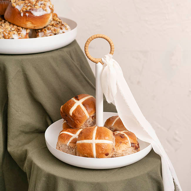 Cake Plate w Handle Metal Set 2 White (25cmD & 29cmD)