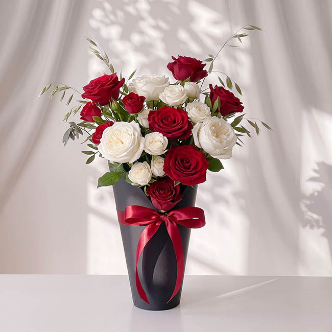 Flower Bouquet Conical Paper Vase Lge Black Pk5 (18x9x30Hcm)
