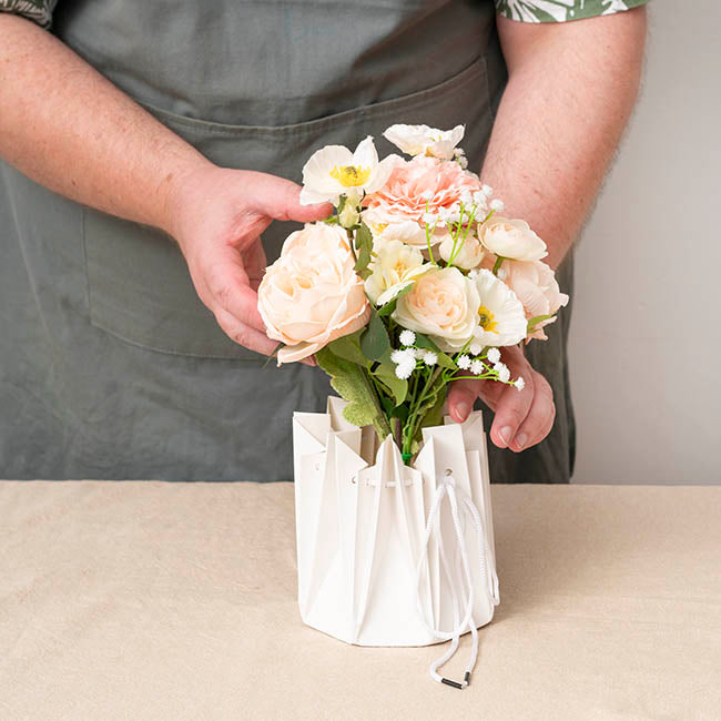 Flower Bouquet Designer Pod Pack 10 White (13.8x14.4Hcm)