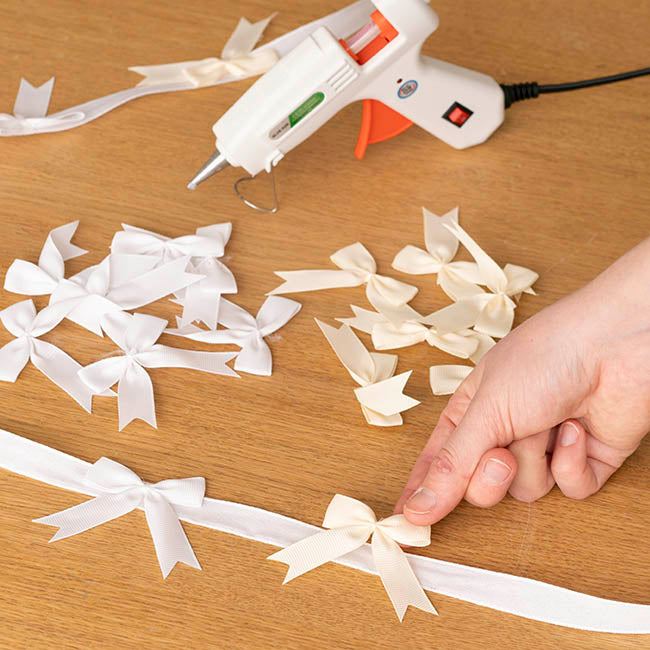 Pre-Made Ribbon Bow Grosgrain White Pack 24 (15mmx5cm)