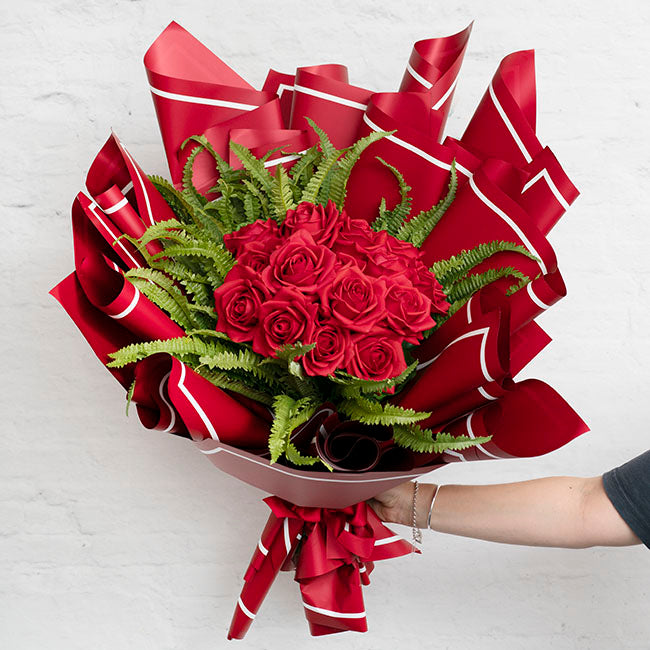 Cello Regal Pro Silhouette 65mic PK 100 Blood Red (50x70cm)