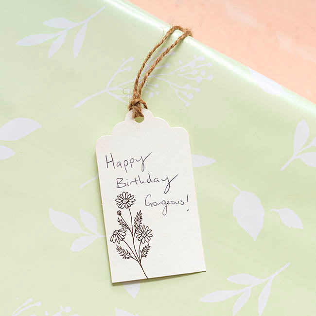 Hanging Gift Tags Scallop Flowers White Pack 20 (9Lx5W)cm)