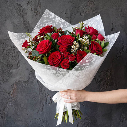Cello Frosted Blooming Roses 40mic White Pack 100 (50x70cm)