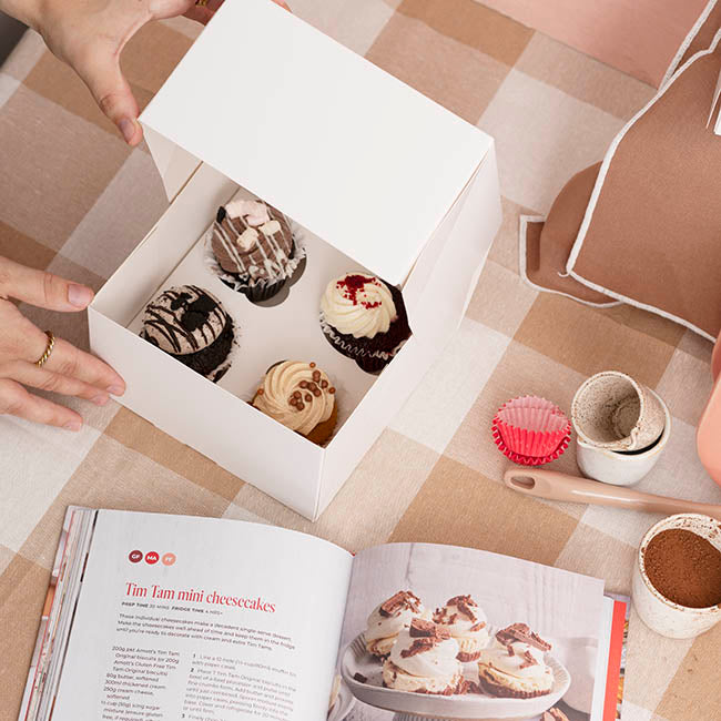 Cupcake 4 Pastry Window Box White Pack 6 (18x18x10cmH)