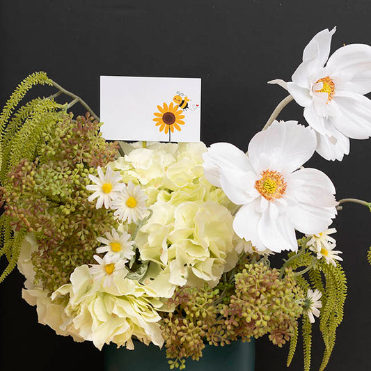 Cards White Daisy & Fluttering Bee (10x6.5cmH) Pack 50