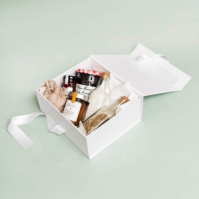 Signature Hamper Magnetic Box & Ribbon S White (24x21x11cmH)