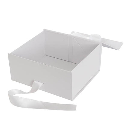 Signature Hamper Magnetic Box & Ribbon S White (24x21x11cmH)