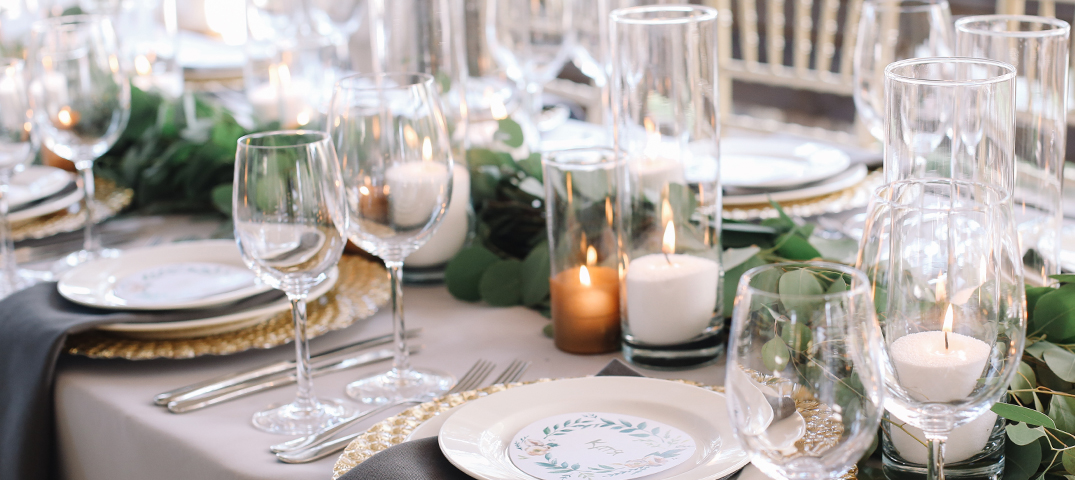 How to decorate a table with candles