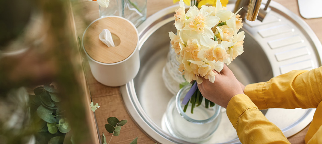 DIY Flower Food to Keep Your Flowers Fresher For Longer