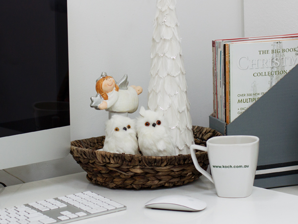 Simple Christmas Decorating Ideas for Your Office