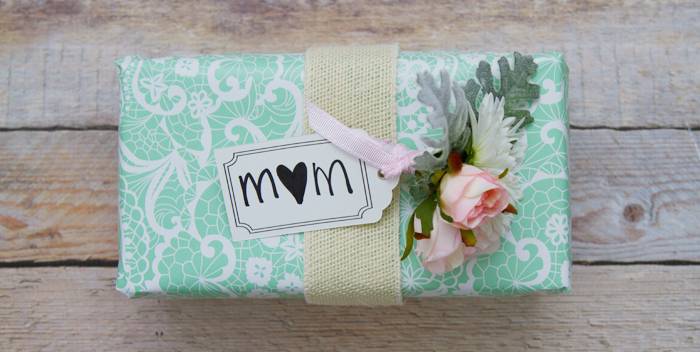 Two Super Quick & Glamorous Gift Wrapping DIY Ideas