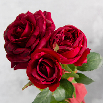 ARTIFICIAL RED ROSES