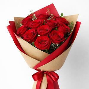 🌹 VALENTINE'S DAY TOP PICK | 𝐂𝐞𝐥𝐥𝐨 𝐑𝐞𝐠𝐚𝐥 𝐏𝐫𝐨 𝐃𝐮𝐞𝐭 𝐢𝐧 𝐂𝐡𝐢𝐥𝐥𝐢 𝐏𝐞𝐩𝐩𝐞𝐫

This rich chilli pepper duet wrap adds depth, contrast and drama to seasonal stems. With a bold red side and natural kraft on the flip, it’s perfect for modern bouquets, pleated finishes and standout Valentine’s arrangements.

𝐒𝐡𝐨𝐩 𝐭𝐡𝐞 𝐫𝐚𝐧𝐠𝐞 𝐢𝐧-𝐬𝐭𝐨𝐫𝐞 𝐨𝐫 𝐨𝐧𝐥𝐢𝐧𝐞 𝐯𝐢𝐚 𝐭𝐡𝐞 𝐥𝐢𝐧𝐤 𝐢𝐧 𝐨𝐮𝐫 𝐛𝐢𝐨.
.
.
.
#KochAndCo #Koch #FloristSupplies #TradeOnly #WholesaleFloristry #ValentinesDay #ValentinesFloristry #BouquetWrapping #FloristPackaging #CelloWrap