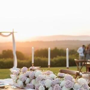 Want to make a stunning long table centrepiece?

All you need: FlexiFoam Rods + Candlesticks + Faux Roses 🌸

Quick, elegant, and oh-so-easy to style!
Watch how it’s done and make your own for your next event! 
.
.
.
#kochandco #koch #DIYFloralDesign #TableStyling #WeddingDecor #EventFlorist #KochInspo #CandlelightDecor #FloralFoam #FloristSupplies