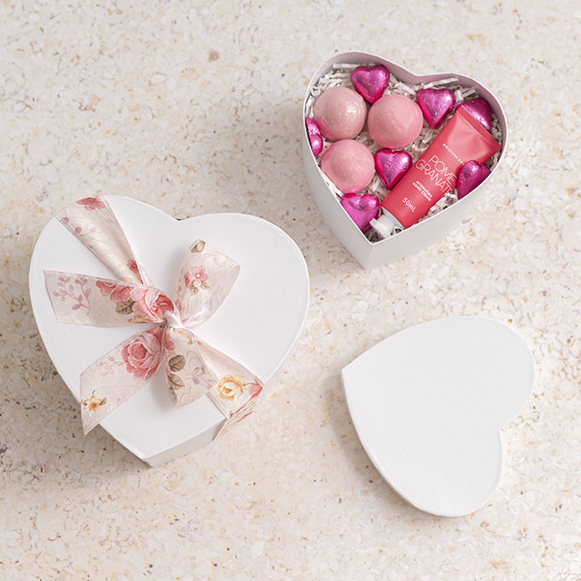 Gift Flower Box Heart Matte White Set 2 (28x28x15cmH)