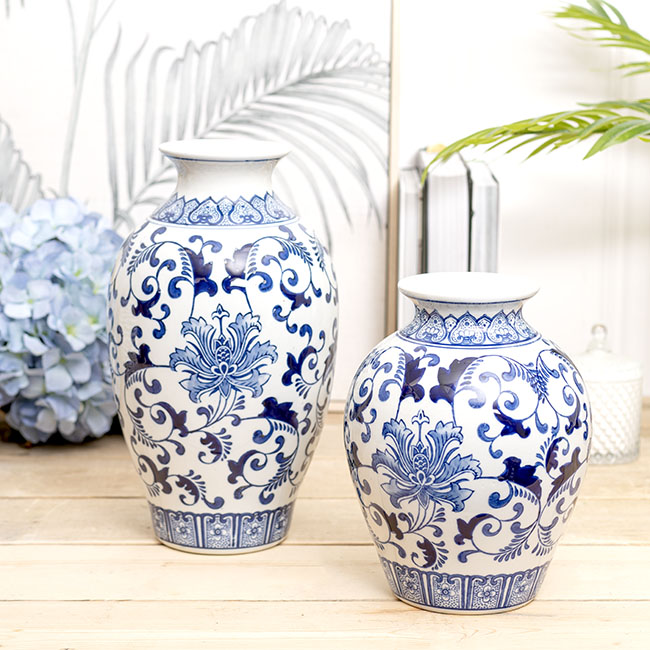Long Neck Orient Porcelain Jar Large Blue & White (18×32cmH)
