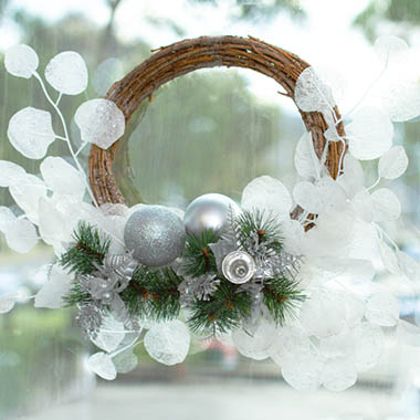  - Lovely Lunaria wreath