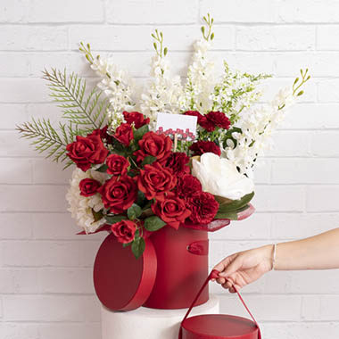 Classic Romance Red and White Hat Box